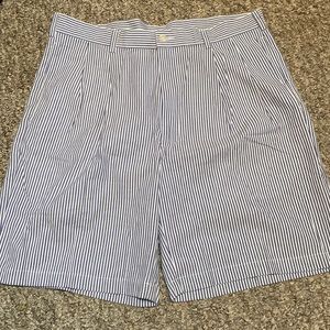 Mens pleated JoS. A. BANK size 36 shorts